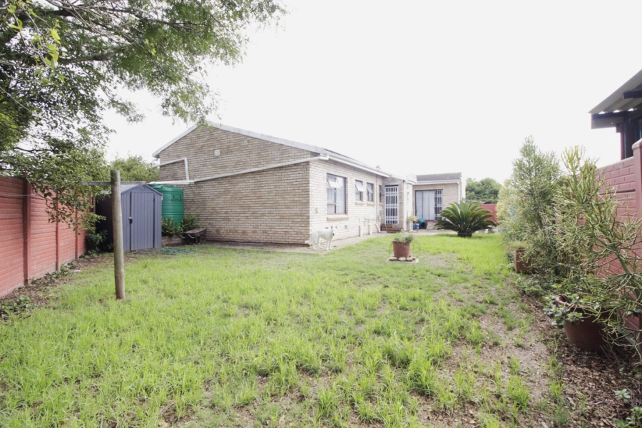 4 Bedroom Property for Sale in Wavecrest Eastern Cape